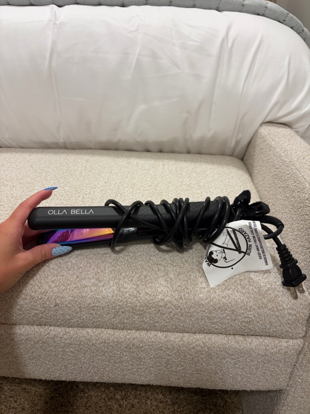 OLLA BELLA Ceramic Flat Iron - Black with Iridescent Plates